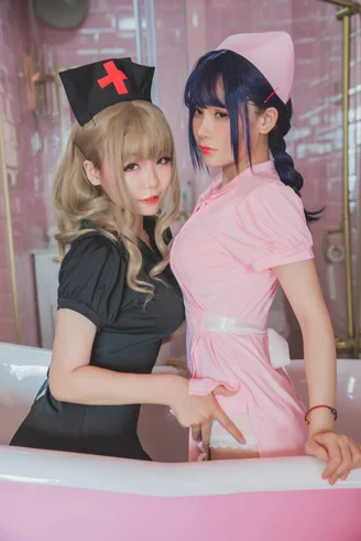 Coser-Yoko-and-W-and-Saki-140.webp