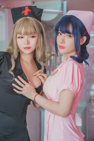 Coser-Yoko-and-W-and-Saki-151.webp