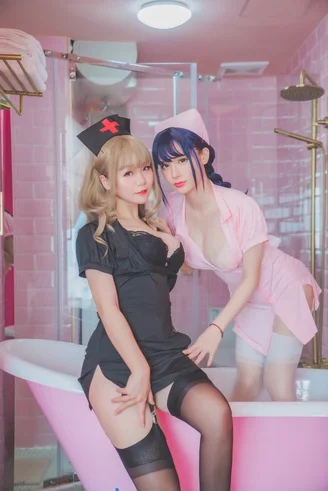 Coser-Yoko-and-W-and-Saki-155.webp