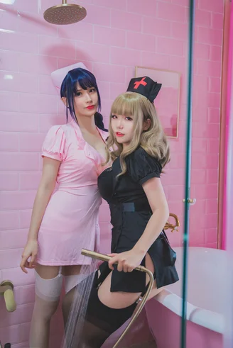 Coser-Yoko-and-W-and-Saki-165.webp