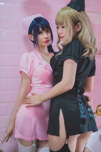 Coser-Yoko-and-W-and-Saki-167.webp